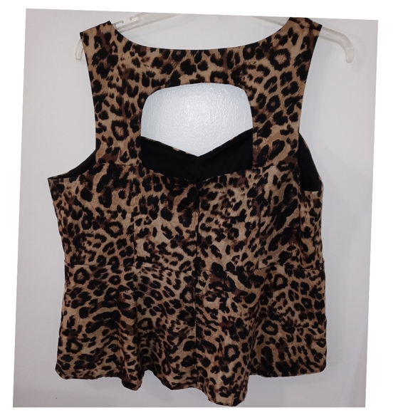 Torrid Leopard Print Sleeveless Back Cut Out Peplum Blouse tank Size 3X 22 24 - Picture 2 of 7